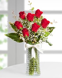 Cam vazoda 7 adet kırmızı gül  Niğde çiçek gönderme sitemiz güvenlidir 