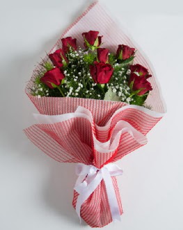 9 adet kırmızı gülden buket  Niğde İnternetten çiçek siparişi 