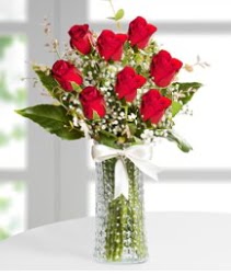7 Adet vazoda kırmızı gül sevgiliye özel  Niğde çiçek satışı 