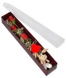 kutu içerisinde 3 adet gül ve oyuncak  Niğde çiçekçiler 