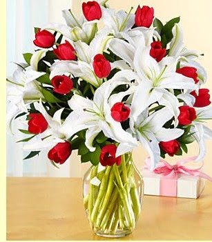  Niğde çiçek satışı  3 kazablanka 10 kırmızı gül vazosu