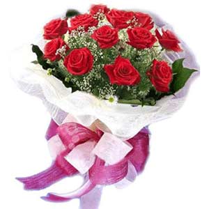  Niğde İnternetten çiçek siparişi  11 adet kırmızı güllerden buket modeli