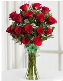 Cam vazo içerisinde 11 kırmızı gül vazosu  Niğde online çiçek gönderme sipariş 